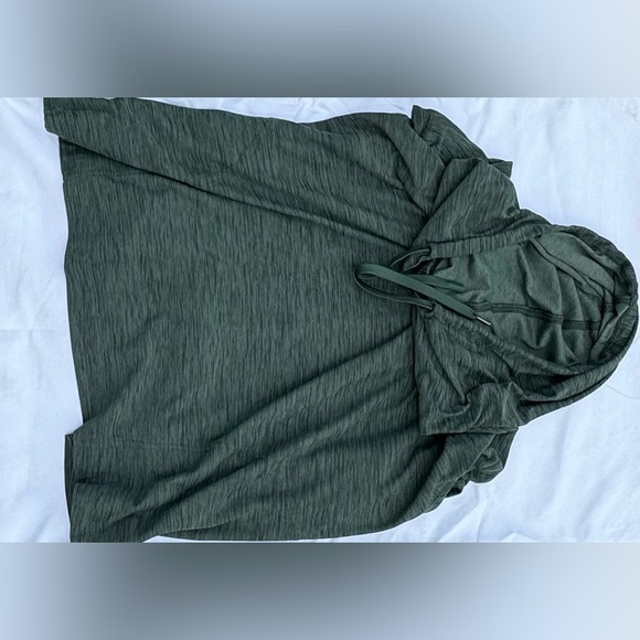 Long sleeve old navy shirt with pockets and a hood as well as thumb holes! - Picture 6 of 7